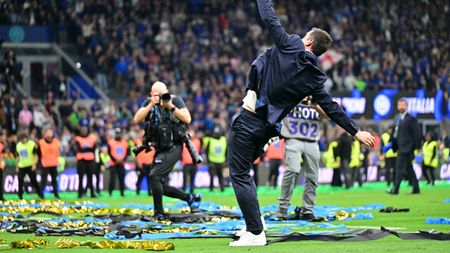Ce moment: gestul făcut de Cristi Chivu când a auzit că 75.000 de oameni îi scandează numele