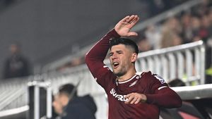 Fotbalistul de la Rapid, plecăciuni în fața lui Cristi Săpunaru, după victoria cu Hermannstadt, 1-0: „Stăm amândoi în cameră. E un idol pentru mine!”