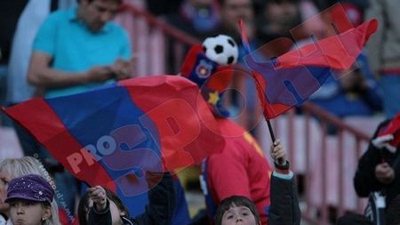 LPF a amendat Steaua pentru că s-au aruncat torțe în teren