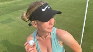 Îi face concurență celei mai „frumoase femei din lume”. Cine e Grace Charis, cea care o provoacă pe Paige Spiranac