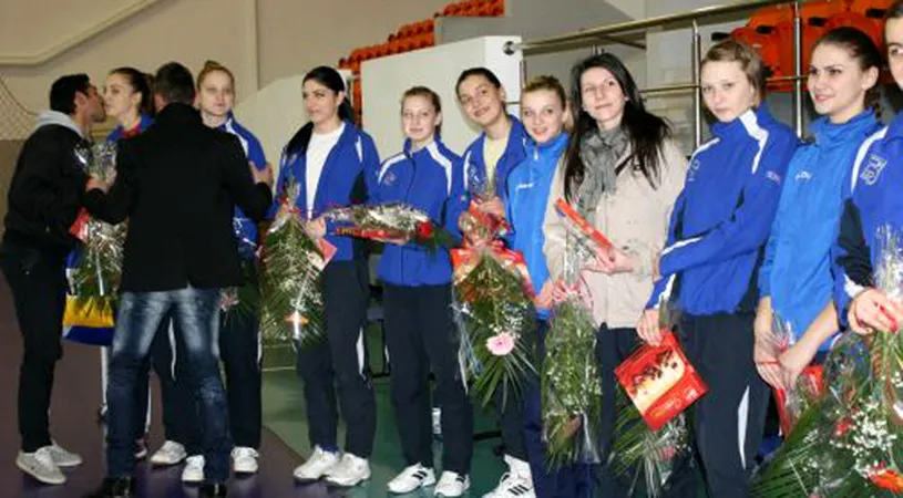 VIDEO! Jucătorii de la FC Botoșani** le-au oferit flori fetelor de la Pro Volei