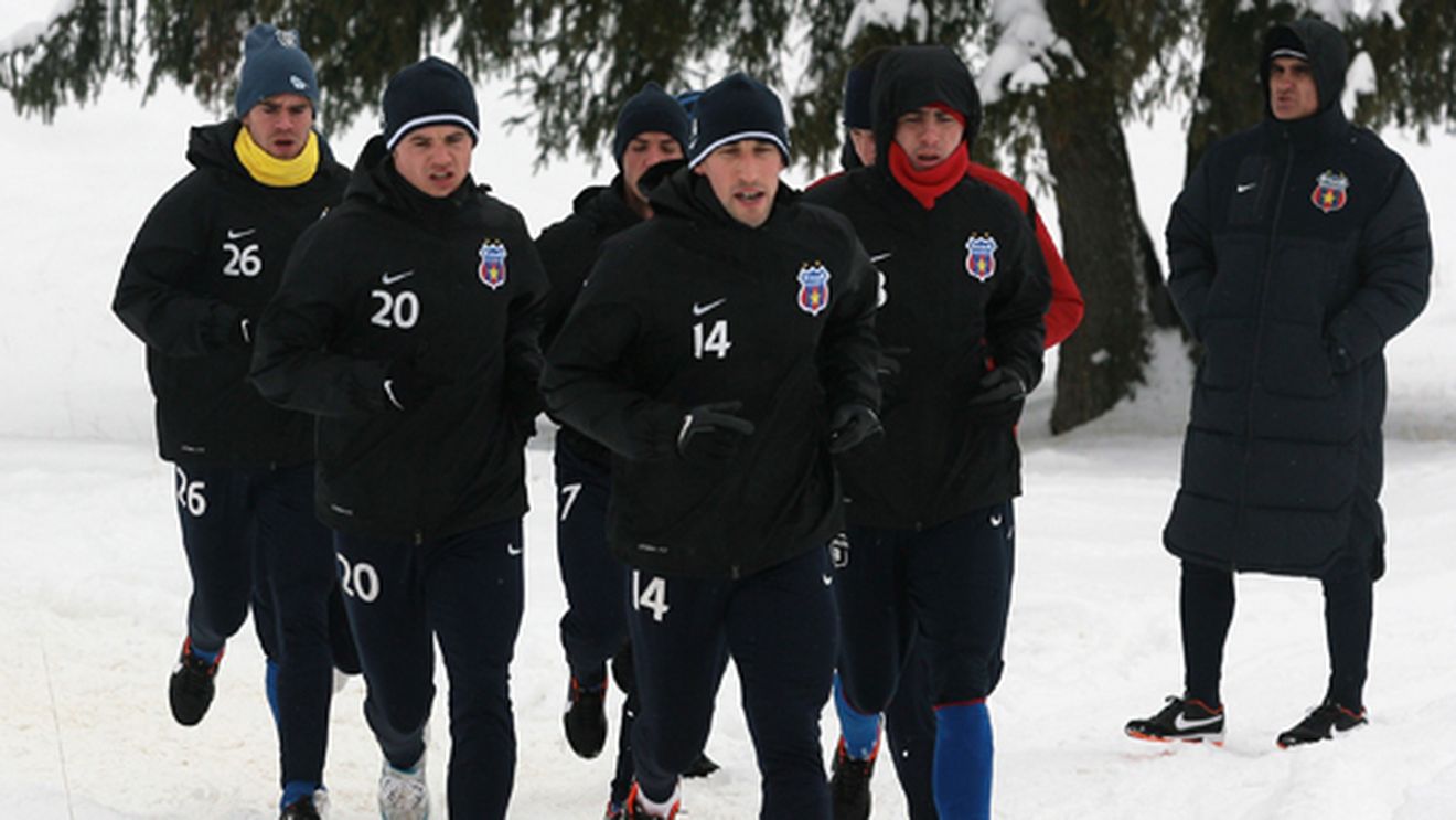 Ilie Stan s-a pus rău cu Becali, ca să-l treacă pe lista UEFA, dar jucătorul e depășit de situație și reacționează uluitor:** "De ce mă dați, mă, titular?"