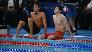 Ca Superman versus Batman. Americanii au comparat cursele istorice făcute de David Popovici şi de Zhanle Pan: ce au descoperit!