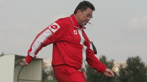 Cornel Dinu:** "Probabil pe MM Stoica l-a 'încins' uleiul din păr!"