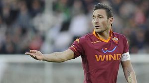 Totti a devenit al doilea marcator din Serie A, iar Italia se pregătește să îi facă un cadou pe măsură!** Prandelli a confirmat premiera: "Este un caz aparte"