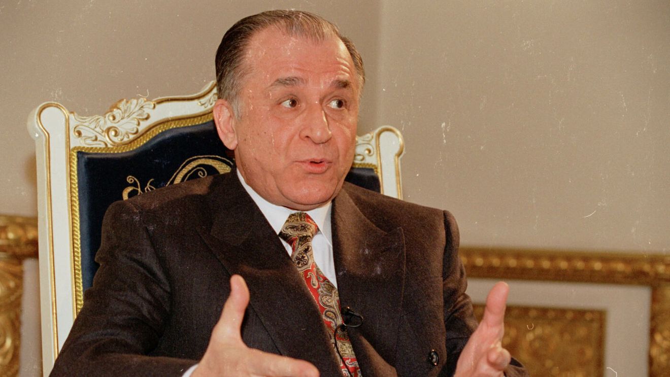 Bijuteria de la Ion Iliescu pe care Cristi Borcea a oferit 100 de mii de euro