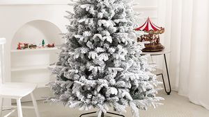 Gol de eleganță: cum să decorezi un brad artificial ca un adevărat fan al fotbalului (P)