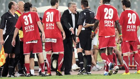 "Câinii", resuscitați în două minute! Vezi discursul lui Andone la pauza meciului cu Rapid