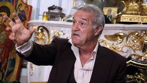 Ce jucător de top a putut să rateze Gigi Becali! FCSB caută cu disperare un atacant, dar fotbalistul la care visa uimește Europa și este la un pas de grupele Champions League: „Am auzit că au întrebat de mine!” | SPECIAL