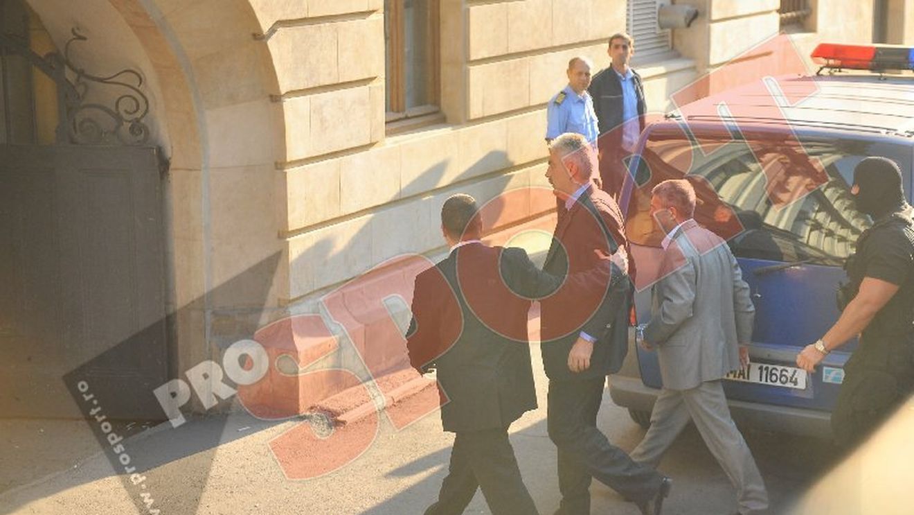 Vasile Avram a îzbucnit în LACRIMI la finalul ședinței! El și Țerbea află VINERI** dacă vor mai rămâne în arest!