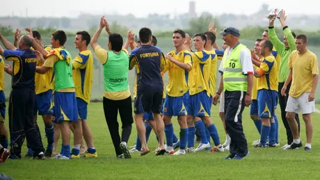 Banner de 100 de metri, tabelă electronică și ...** un cap de lup