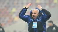 Marius Șumudică nu s-a putut abține după ce a văzut faza în care Musi a cerut penalty: „Nu știu cum de nu l-a chemat la VAR!”