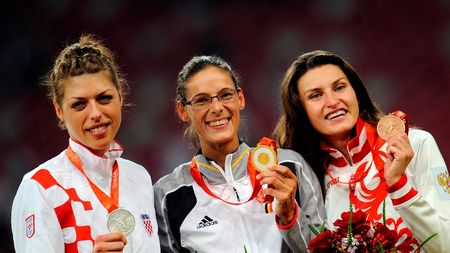 După ce a devenit mamă,** Tia Hellebaut revine în competiții!