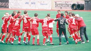 Caz șocant la juniorii lui Dinamo: un antrenor și-a bătut jucătorul în pauza unui meci din Liga Elitelor U16! În 2019, agresorul, profesor la ”Eliade”, a fost suspendat 6 luni fiindcă a vrut să cumpere un arbitru la un meci U15 | EXCLUSIV