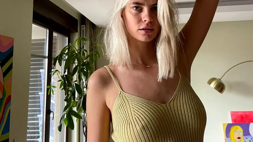 FOTO / Cele mai sexy ipostaze în care s-a fotografiat Laura Giurcanu. Concurenta de la ”Survivor România” e top!