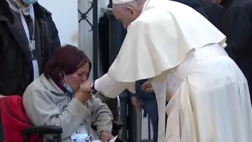 Papa Francisc, emoționat de mărturia unei românce. ”Zi de zi suport dureri cumplite cu o doză de morfină”