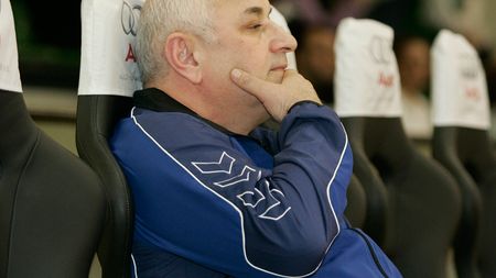 Tadici "Cu un ochi plâng, cu altul râd"