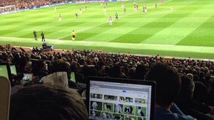 Ziaristul care căuta pe Google poze cu câini în timpul meciului Manchester United - Bayern și-a explicat gestul. Motivul e genial :)