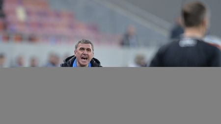Prima reacție a lui Gică Hagi după meciul care-l poate costa play-off-ul. "Regele" nu a putut trece peste intrarea criminală asupra fiului său: "A intrat intenționat. Să joace fotbal, e exagerat să-i rupi piciorul unui tânăr"