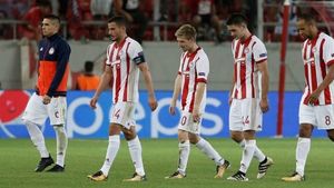 Un nou scandal în fotbalul grec. Jucătorii au fost amendați cu 400.000 de euro și "trimiși în vacanță": "Am suportat destule!"