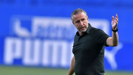 FIFA îi umple conturile lui Laurențiu Reghecampf. Vin 50.000.000 de euro pentru echipa românului