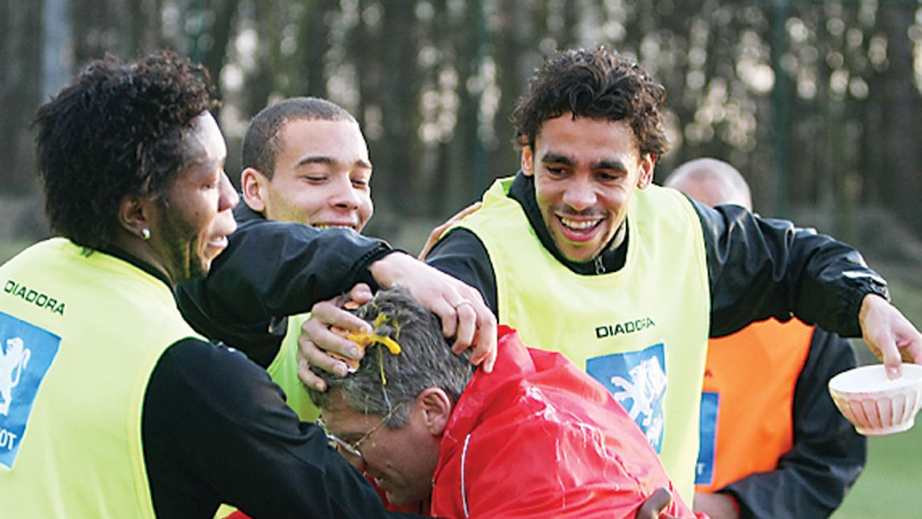 I-au spart ouă în cap lui BÃ¶lÃ¶ni!