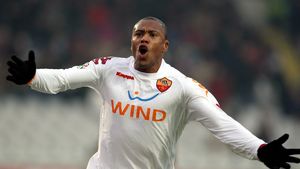 Fermecați de "Bestie": "Te uiți în ochii lui și te pierzi". Carismaticul Julio Baptista i-a cucerit total pe clujeni