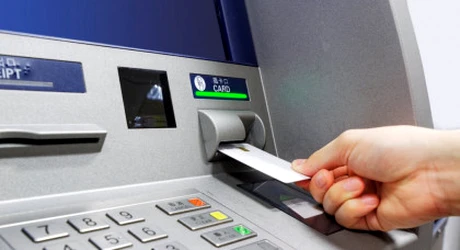 Statul a retras o sumă-record din conturile românilor pentru a plăti pensiile şi salariile în iunie