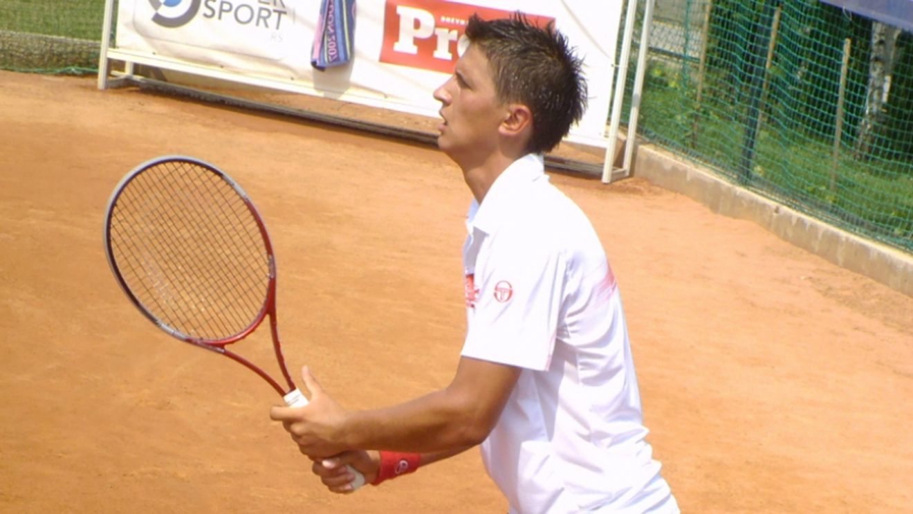 Acest tenismen și-a pierdut doi dinți după ce a fost lovit cu racheta de un alt jucător! Cum s-a petrecut incredibilul incident