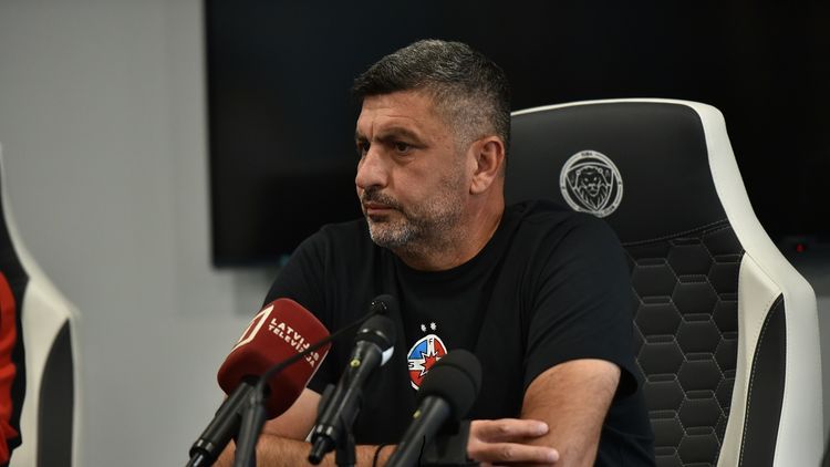 „Există vreo cârtiță în vestiar?”. Marius Baciu a răspuns acid după ce jucătorii de la FCSB l-ar fi „lucrat”: „Vă garantez!”