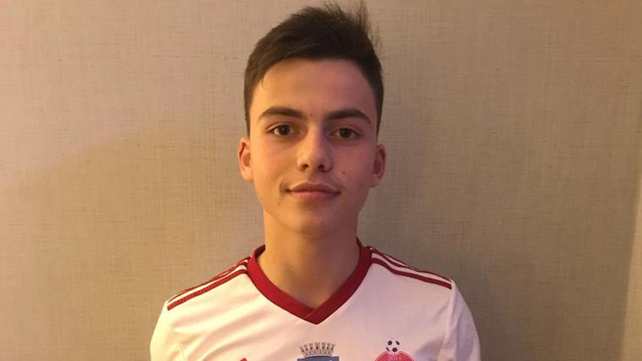 Sepsi și-a luat vitezist. Are 17 ani și a fost acceptat de două Academii de juniori din Anglia. A preferat prim divizionara din Sf. Gheorghe pentru a juca la seniori