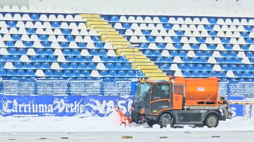 Cum arăta terenul celor de la <i class='ep-highlight'>Poli</i> <i class='ep-highlight'>Iași</i> înaintea meciului cu Universitatea Cluj. „În cursul nopții s-a depus un nou strat de zăpadă”