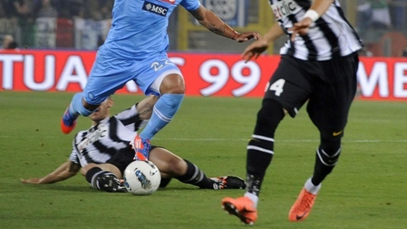 Au cedat un star șeicilor, dar vor un jucător de la "regina" Europei!** Napoli vrea să dea o DUBLĂ‚ lovitură Realului! Ce transferuri NEBUNE pregătesc italienii