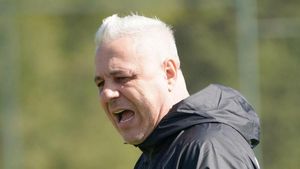 De ce nu mai dansează Marius Șumudică pe teren, după victorii! Mircea Lucescu a intervenit personal: care e motivul