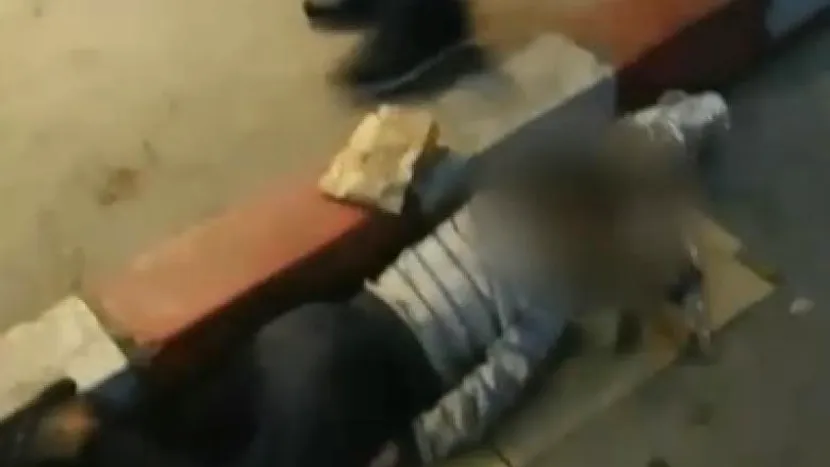 Imagini revoltătoare în Costinești! Copii înfometați, obligați să cerșeașcă prin stațiune
