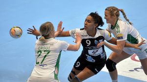 CSM București a fost aproape de o înfrângere la Roman! Campioana a plecat cu toate punctele, dar echipa trece printr-o criză, problema fiind în vestiar