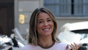 Interzis cardiacilor! Cea mai frumoasă prezentatoare TV s-a filmat în timp ce făcea duș la piscină