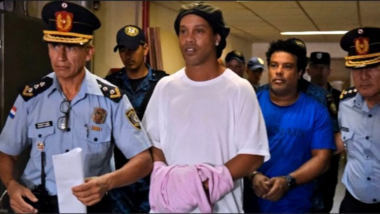 Fostul mare căpitan al Barcelonei l-a sunat pe Ronaldinho în închisoare! Tratament special pentru brazilian