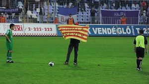 VIDEO** Jimmy Jump revine! A intrat pe teren la derby-ul Ungariei!