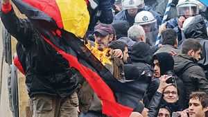 Germania - Grecia, un "sfert" incendiar!** Grecii le declară război total principalilor creditori: "Vrem capul lui Merkel"