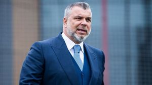 Cosmin Olăroiu dă o lovitură imobiliară, după aventura din China! Cât a investit într-un ansambru rezidențial din Mamaia și la cine se duce profitul