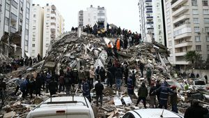 Volkan Demirel, fost campion cu Fenerbahce, cutremurat de tragedia din Turcia. „Aici e numai suferință, au murit mulți oameni. Vă rog, ajutați-ne!” Toate competițiile au fost suspendate, iar zeci de sportivi sunt dați dispăruți | VIDEO