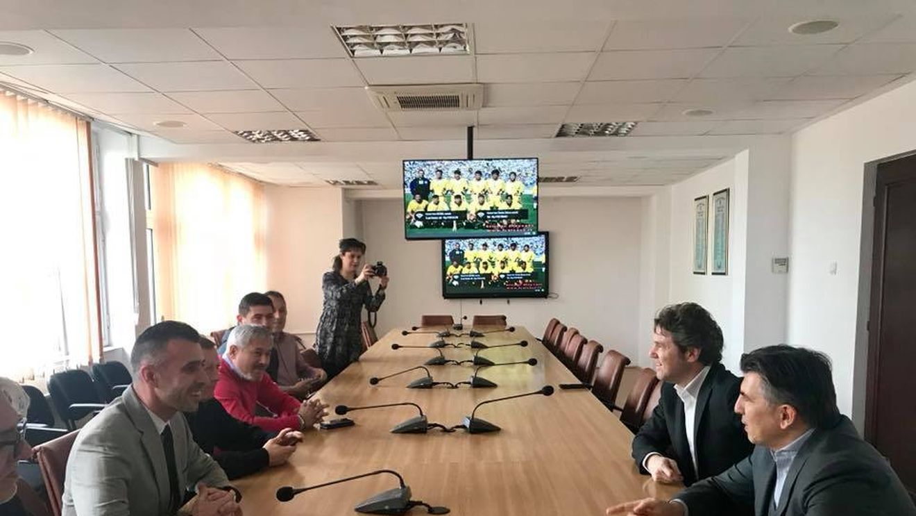 Războiul pentru FRF | Lupescu începe contraofensiva pentru a recâștiga votanții lui Burleanu. Ce mare atacant îl însoțește în țară, discuția cu primarii și mesajul către alegători. Președintele în funcție al FRF, replică disprețuitoare