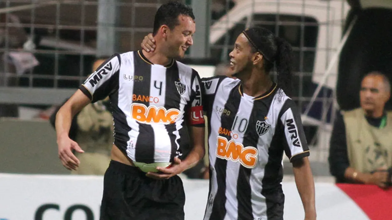 VIDEO Ce vrăji mai face Ronaldinho? O nouă pasă inedită inventată de brazilian