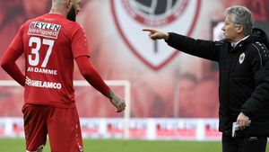 Boloni, în conflict cu unul dintre cei mai importanți jucători de la Antwerp: "E ca oricare altul". Replica primită de "Loți": "E cel mai bun răspuns pentru un nebun!"