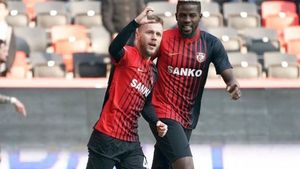 Marius Șumudică, despre sacrificiile românilor de la Gaziantep. „Toșca doarme și acum, Maxim era mort fizic!”