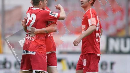 Asta e culmea! "Câinii" au venit în număr mare la un meci cu porțile închise!** Dinamo - Gloria Bistrița 3-0