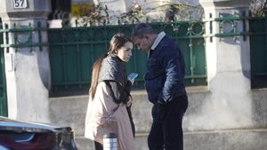 Prima persoană la care a apelat Larisa Iordache pentru a rezolva o problemă urgentă spune multe despre familia ei! Cu cine s-a întâlnit fosta gimnastă în centrul Bucureștiului | FOTO & VIDEO EXCLUSIV