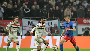 Florin Tănase a pus tunurile pe colegii și pe antrenorii săi, după FCSB - Manchester United 0-2. Reproșuri, în direct, fără menajamente: „Să fim mai atenți”