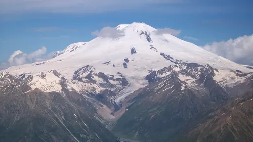 Româncele au cucerit vârful Elbrus